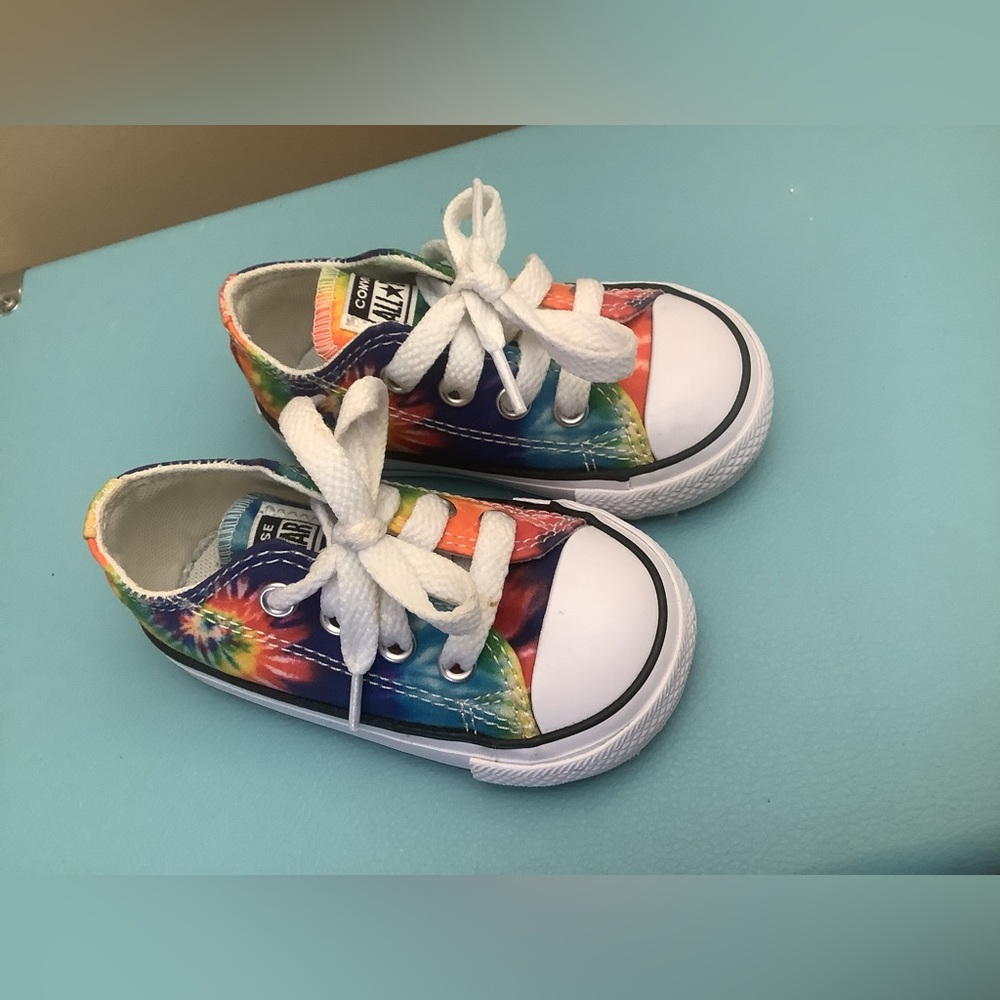 Baby tie dye converse size 4c
